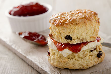 How-you-should-eat-a-scone