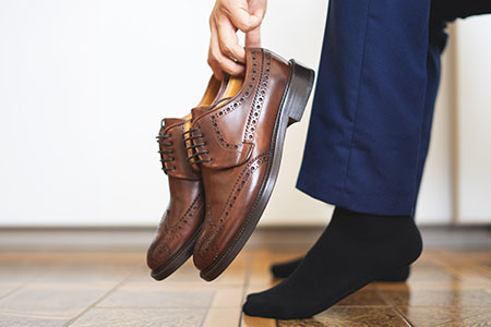 Shoes-on-or-shoes-off-in-the-household